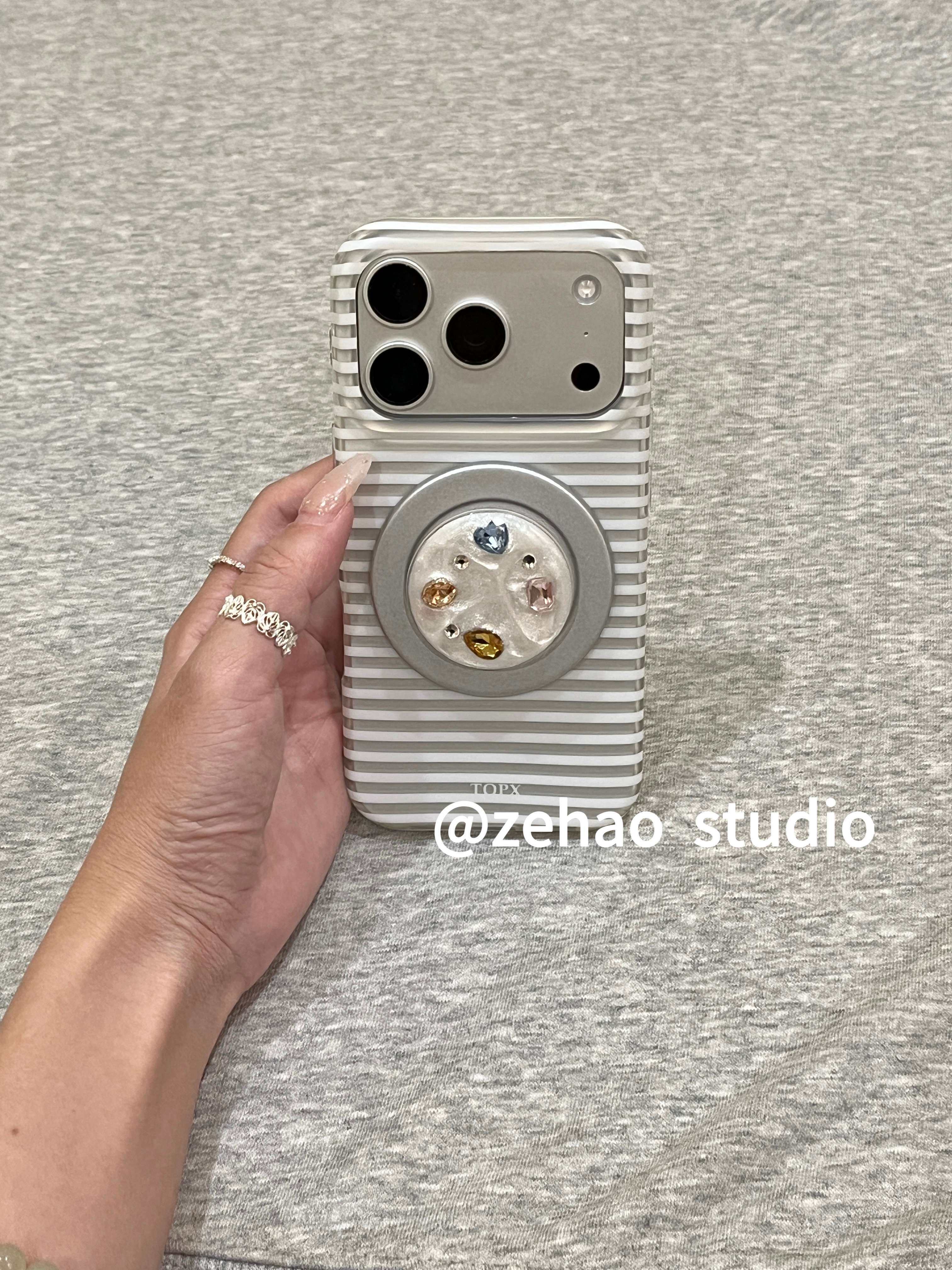 西多士 磁吸简约白色横条纹适用苹果17promax手机壳iphone16pro防摔保护套