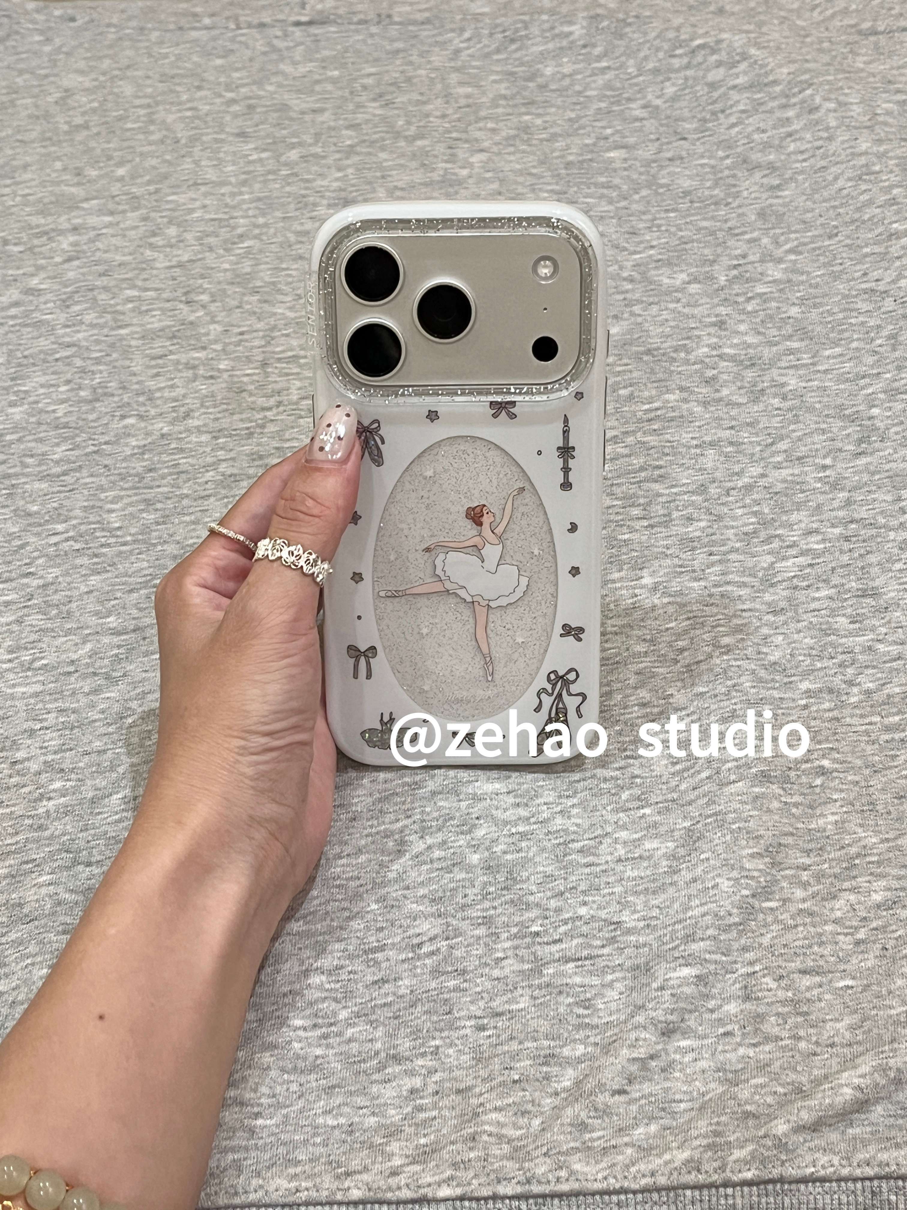 西多士白底细闪跳芭蕾女孩适用于苹果17promax手机壳iphone16pro保护套