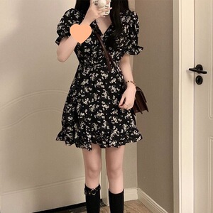 黑色小个子碎花连衣裙显瘦夏季2026新款裙子法式收腰荷叶短裙爆款