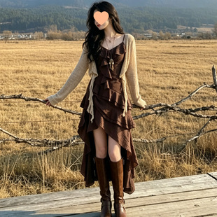 川西北新疆云南旅游穿搭女装连衣裙女2026新款初夏美拉德系吊带裙