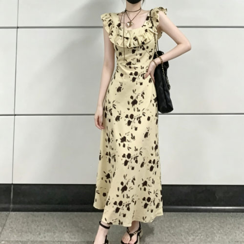 高级感设计小众茶歇法式小飞袖连衣裙女夏季新款荷叶边气质碎花裙
