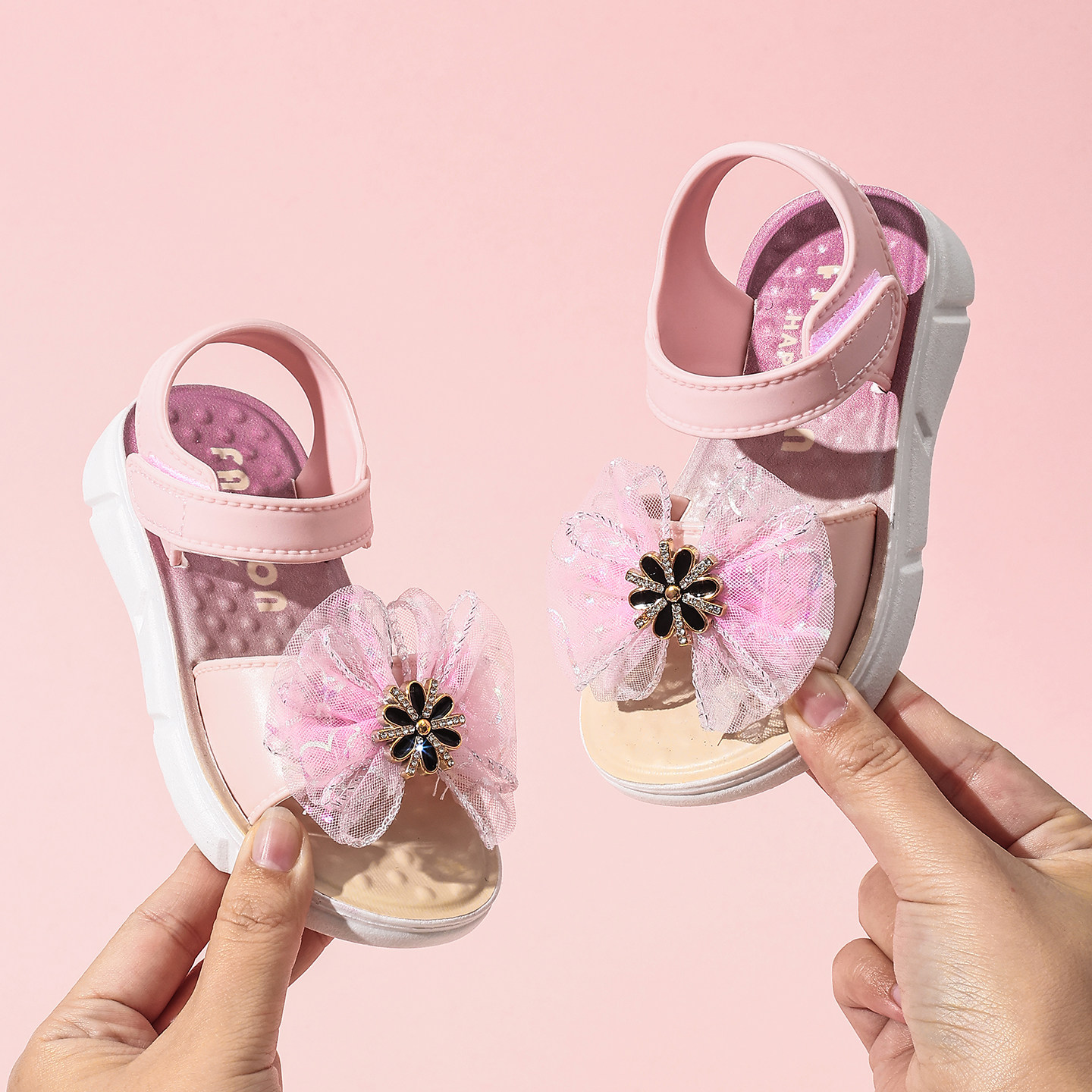 2026年新款儿童凉鞋夏季女童软底公主宝宝防滑沙滩学生可爱塑料鞋