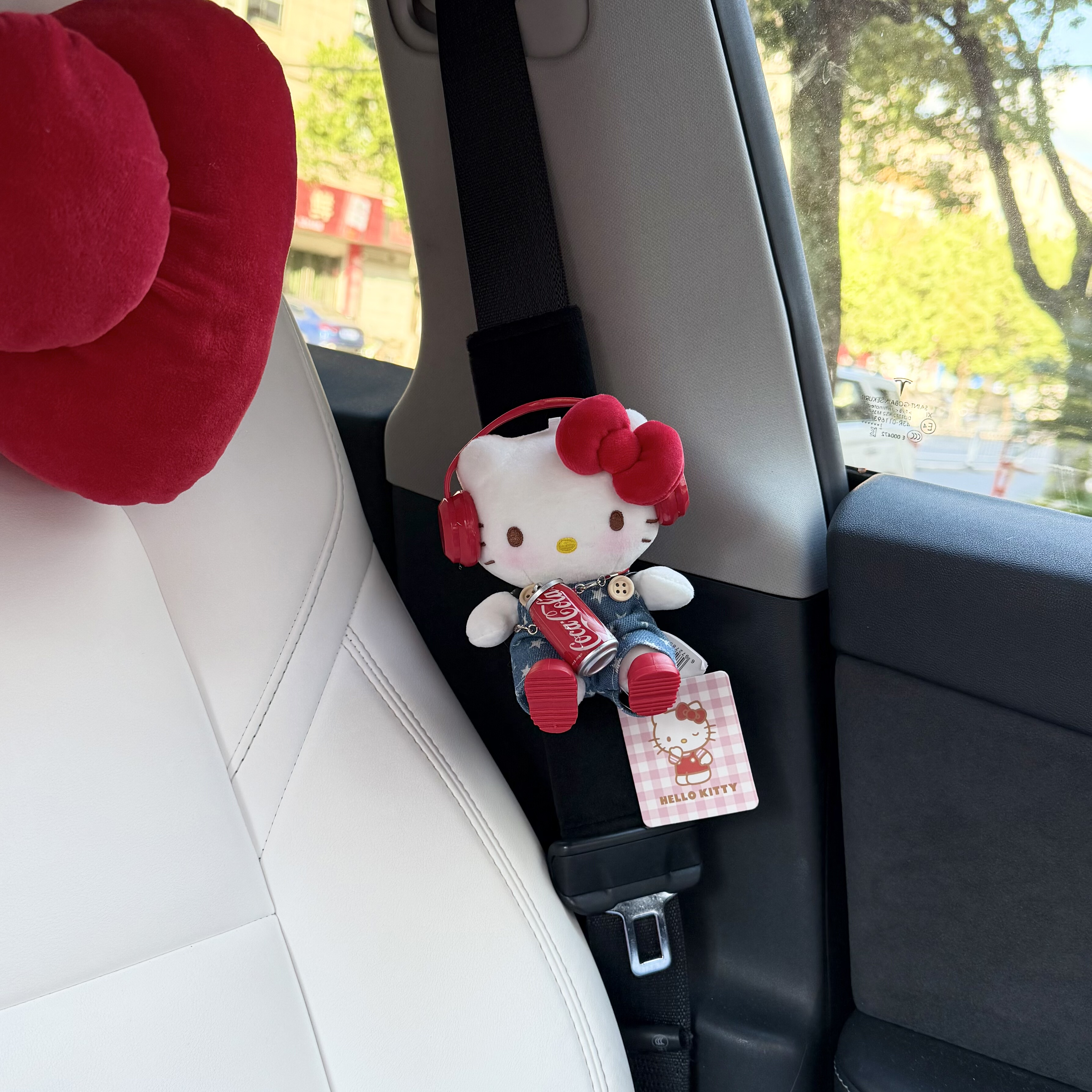 正版经典可乐款hellokitty汽车安全带护肩套车载装饰防勒脖防磨衣