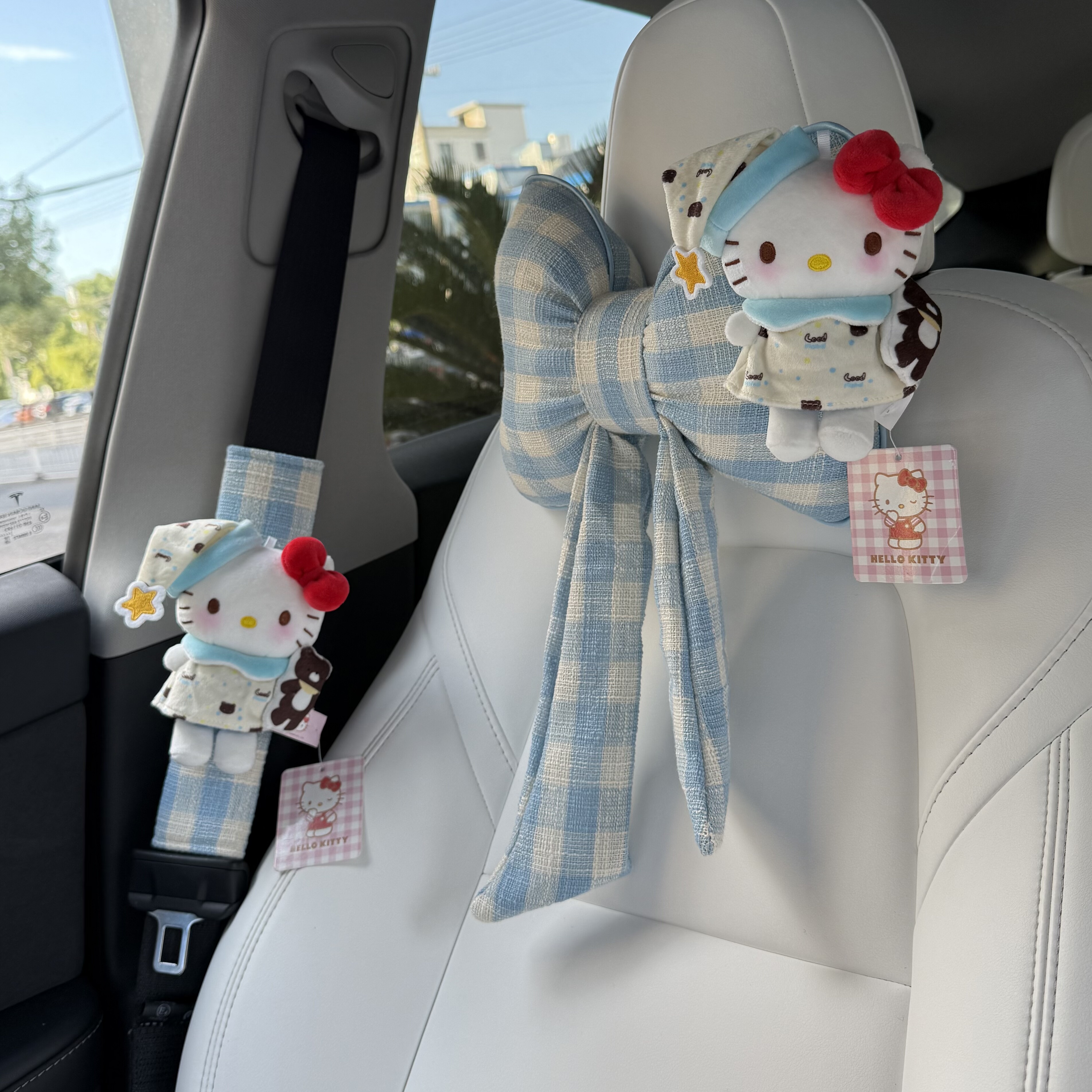 正版睡衣kitty汽车头枕护颈枕蝴蝶结车用靠枕四季通用车载座椅枕