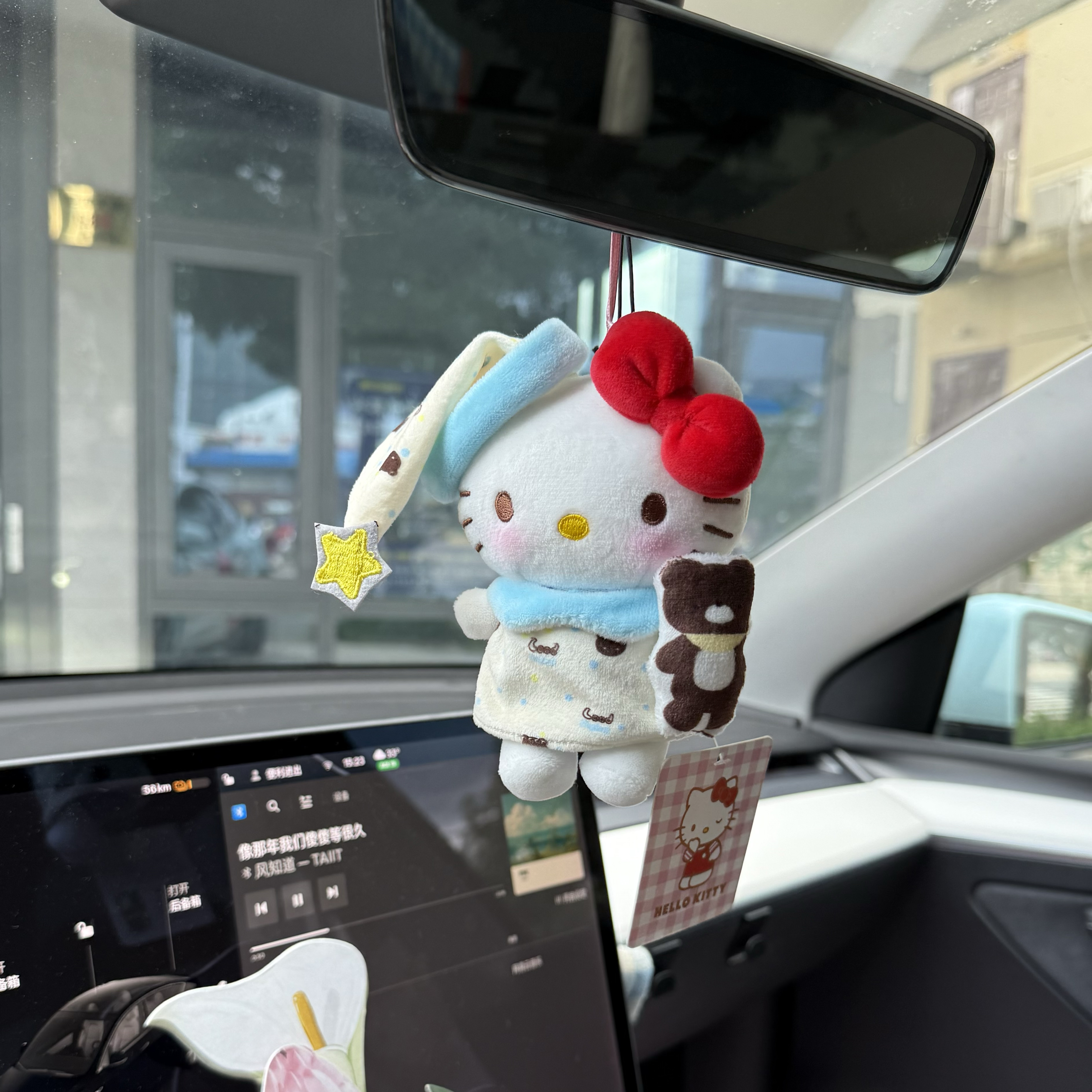 睡衣站姿kitty车挂可爱汽车挂件女生车内饰汽车后视镜装饰钥匙扣