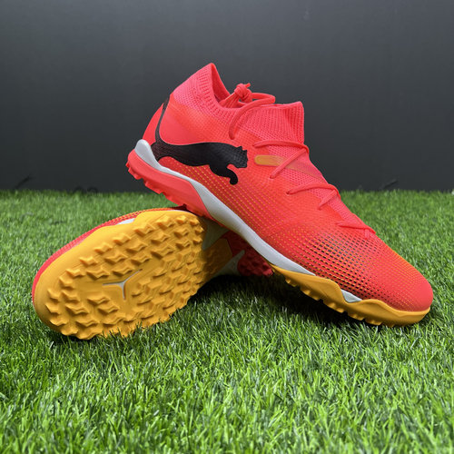 彪马中端人草碎钉足球鞋