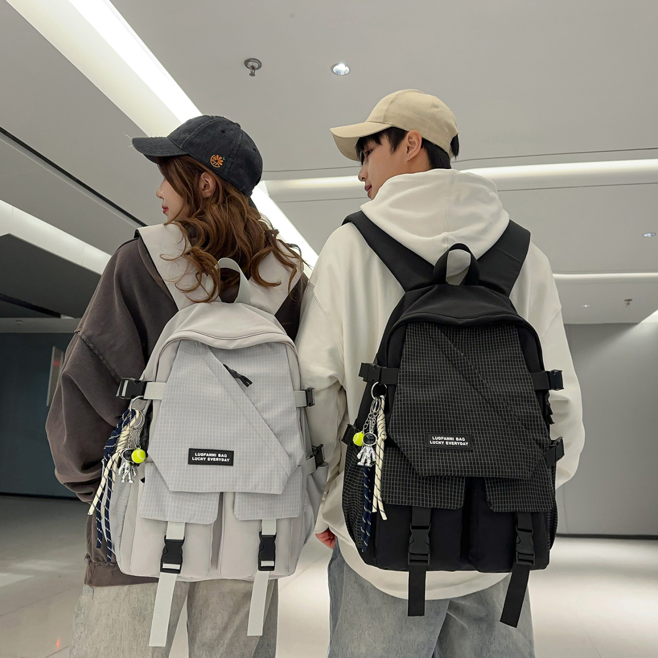 2025新款书包女高中生大容量轻便防水初中生小学生五六年级双肩包