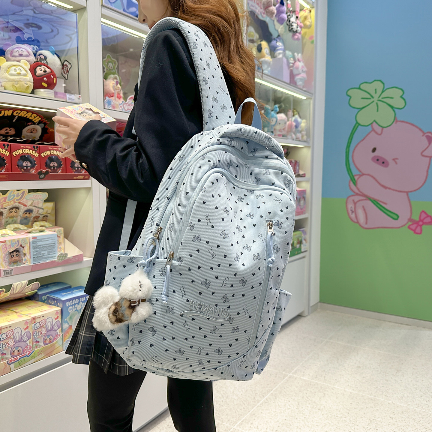 书包女初中生高颜值可爱蝴蝶通勤双肩包2025新款潮大学生背包新款