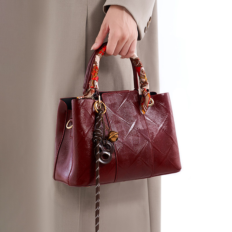 2025红色包包新款大气中年妈妈新娘女包礼物手提包手提斜挎包