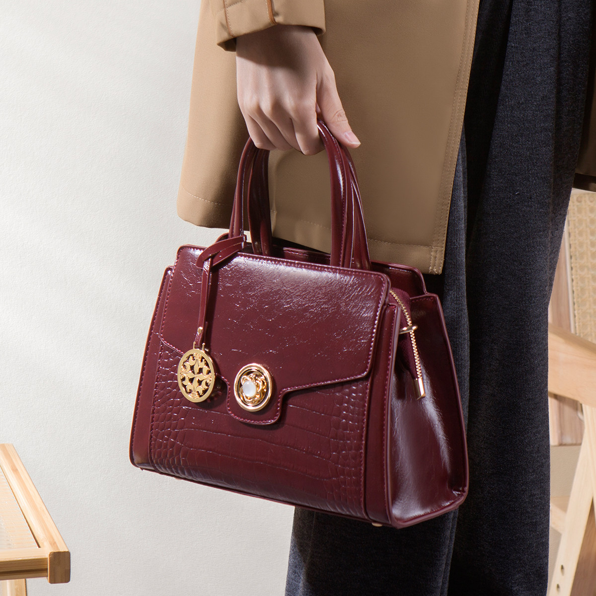 高级感红色妈妈款婚包女喜婆婆婚宴包礼物大气中年女士手提斜挎包