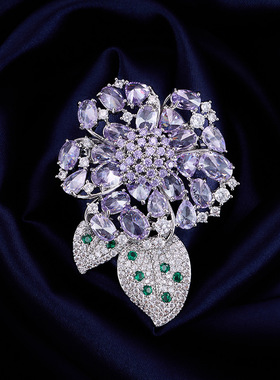 新款时尚胸针微镶紫色锆石绣球花胸针优雅轻奢气质胸花大衣外套