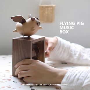 Box Flying Music 飞猪手摇木制机械八音盒 Pig 日本Sanyko机芯