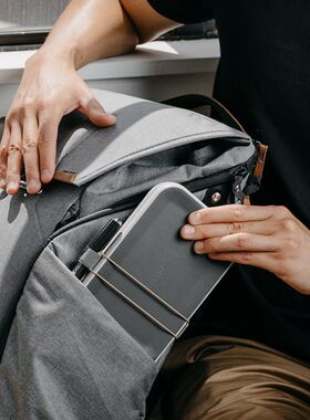 Orbitkey Nest | 随身电子物品收纳盒 Qi无线充电座 2in1设计