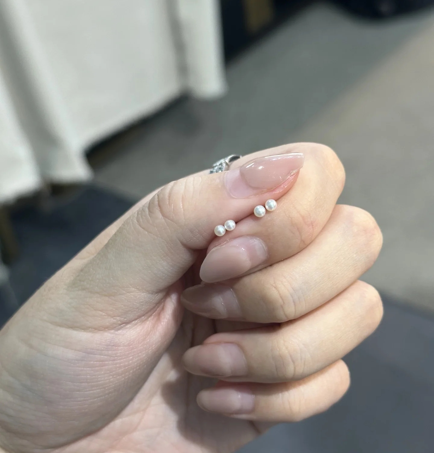 耳洞小珍珠耳钉学生迷你版小巧百搭耳针简约免摘睡觉耳棒耳环耳饰