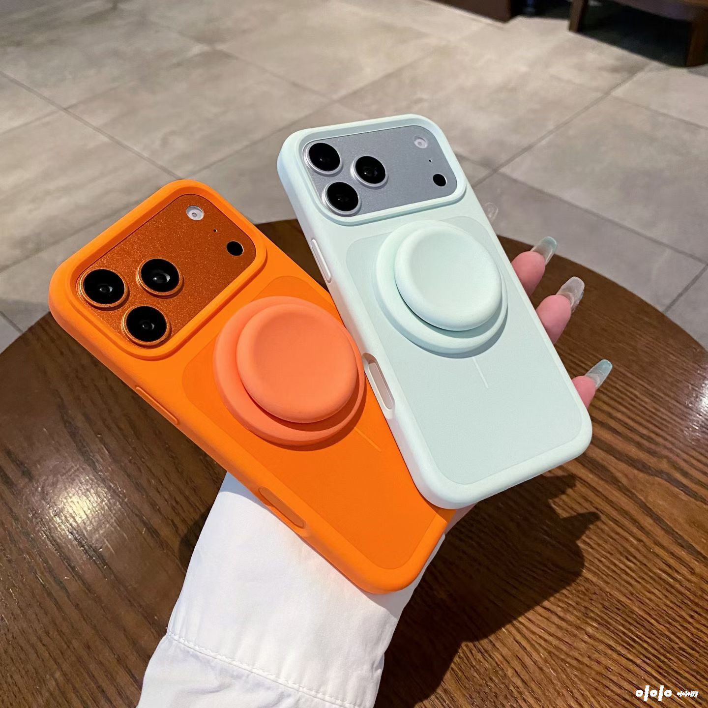 ins美拉德素色高级感适用苹果17pro手机壳液体液态硅胶iPhone16promax全包防摔14pro软糯耐脏13/15pm女款纯色