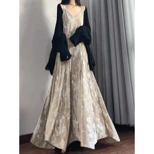 显瘦新中式国风长裙微胖丝绒加厚连衣裙紫色V领秋冬吊带裙女