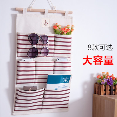 上的壁挂式帆布床头放手机收纳袋