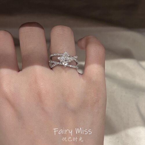 皎璨缱绻星光四爪交叉钻戒女款