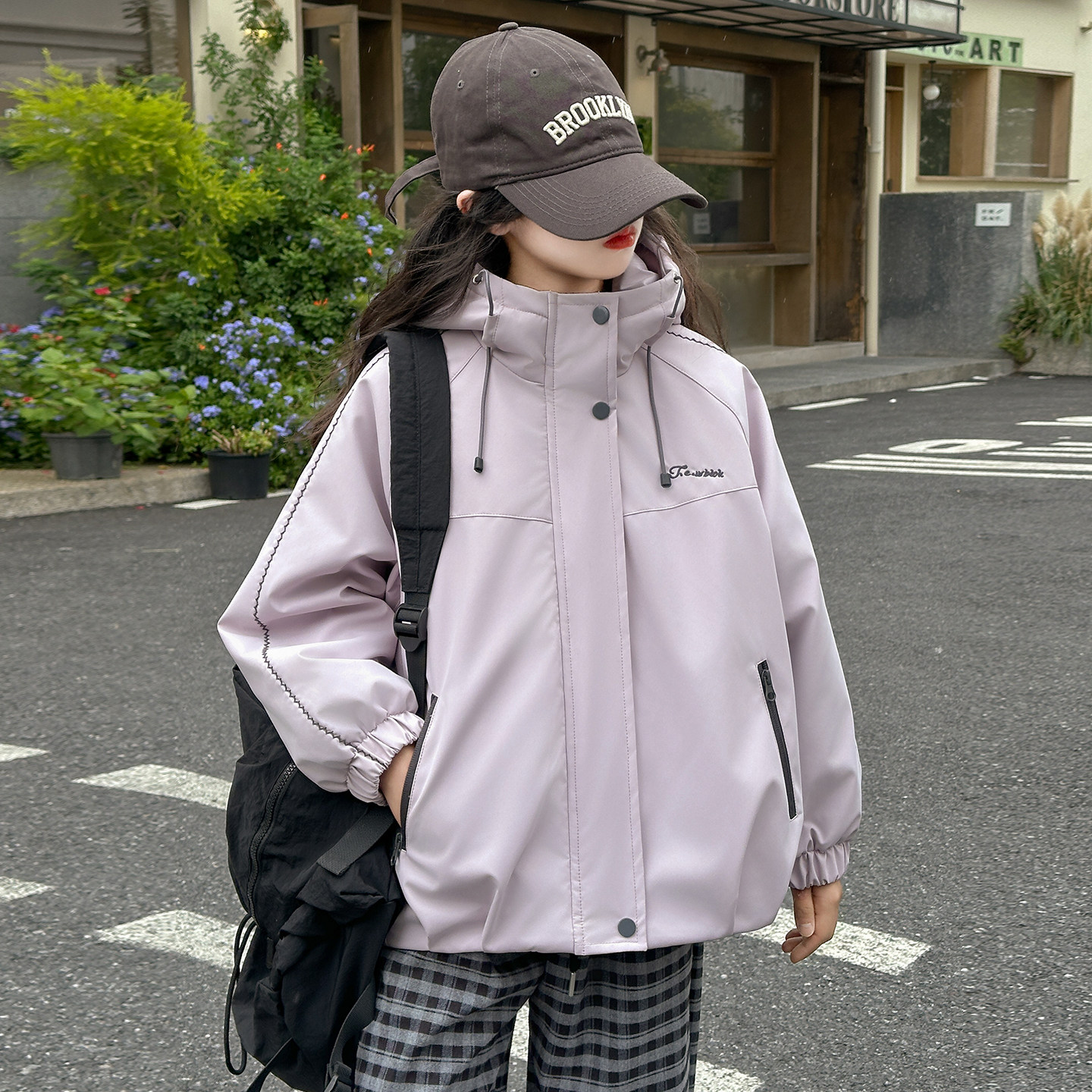 女童冲锋衣外套春秋季2026新款中大儿童连帽风衣初中生夹克衫上衣