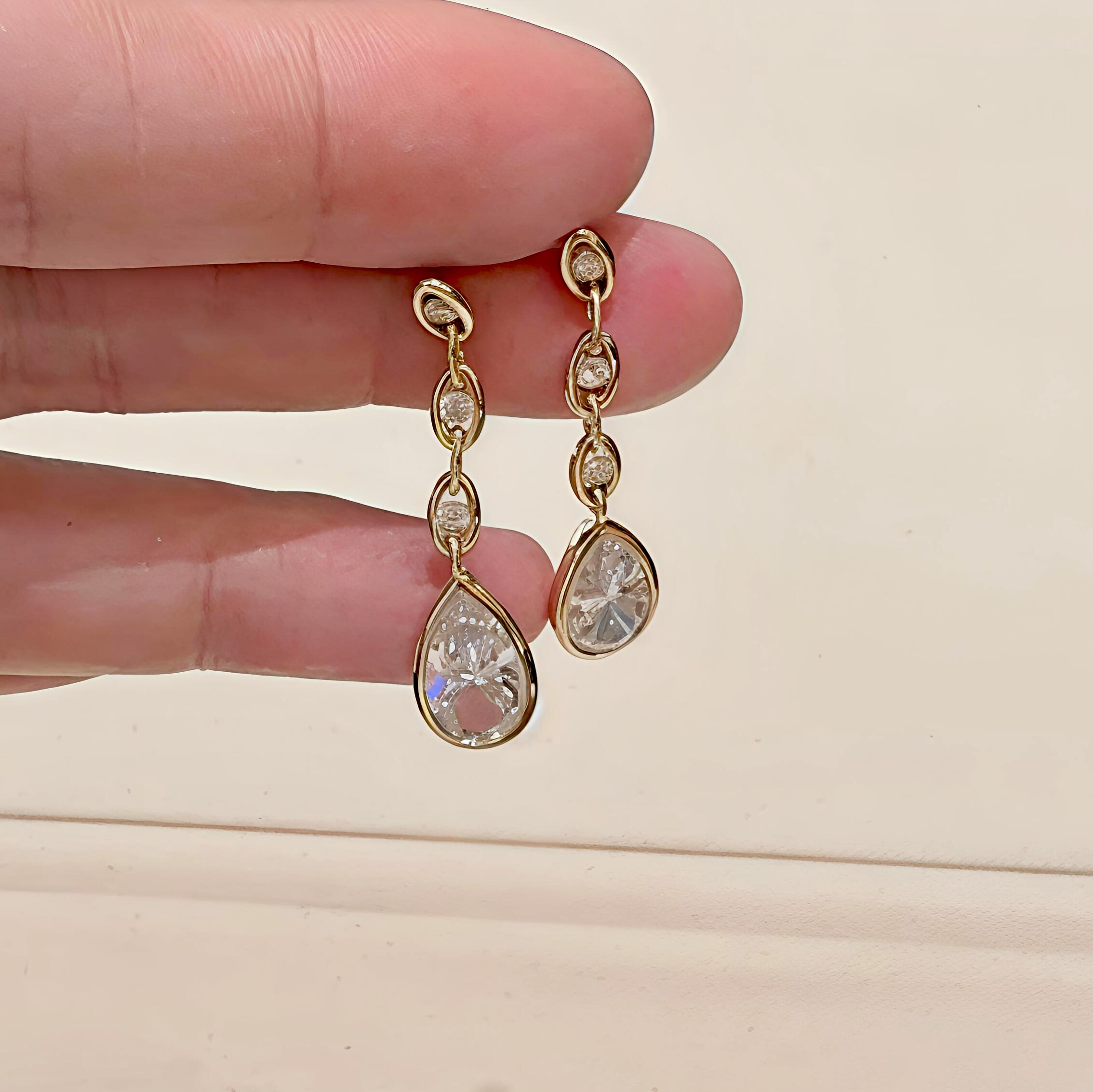 金黄色耳环链环宝石时尚