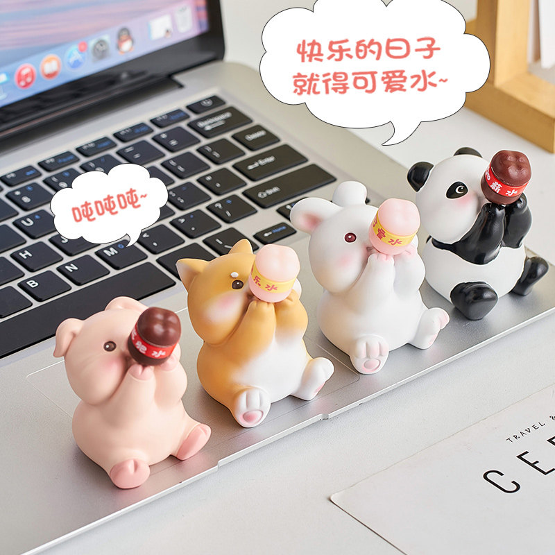 喝可乐快乐吨吨猪摆件办公室桌面装饰日系治愈工位小摆件解压止怒