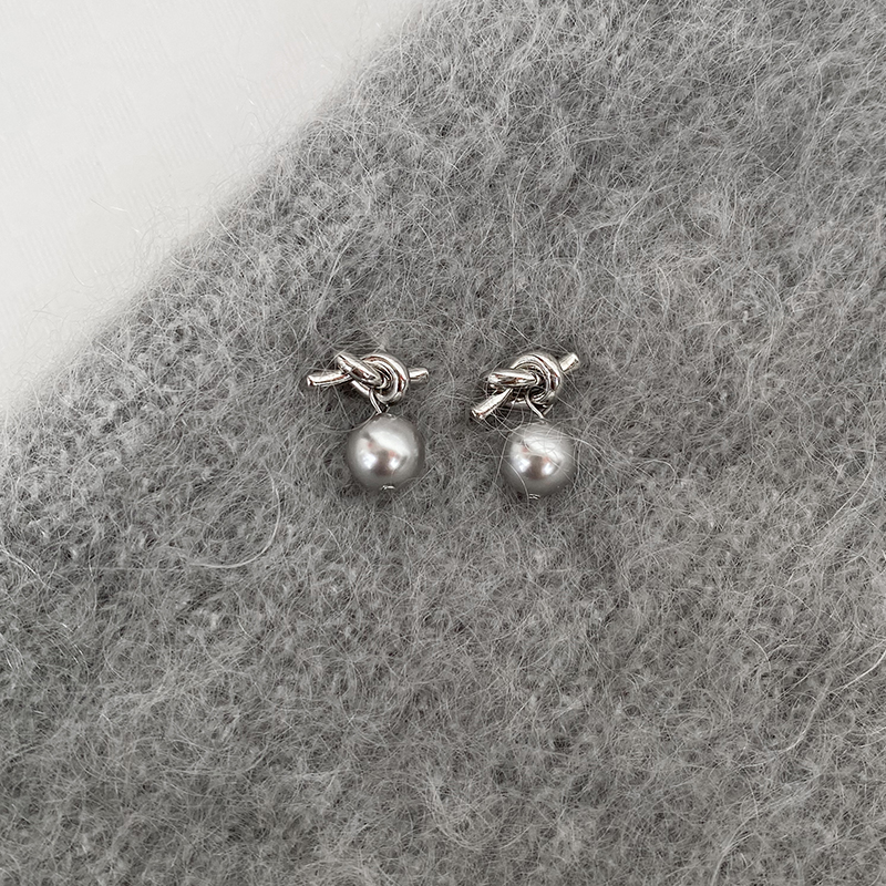 doudoustore灰色珍珠耳环