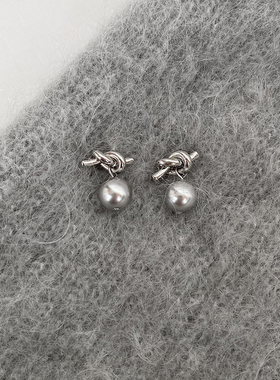 DOUDOUSTORE小灰豆925银针清冷灰色珍珠设计感耳钉通勤耳环耳饰