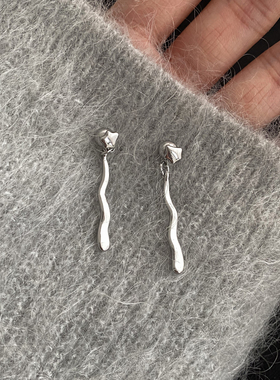 DOUDOUSTORE 流星925银针液态流苏波浪长款耳环日常小巧耳钉耳饰