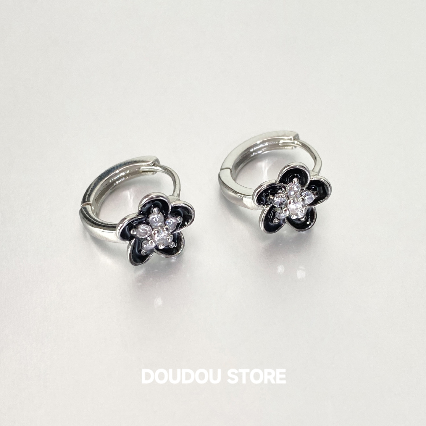 DOUDOUSTORE甜酷风黑色花朵锆石耳圈耳钉夏天女小巧耳环个性百度,饰品/流行首饰/时尚饰品新,耳钉,淘宝优惠券,粉丝福利购,淘宝优惠卷