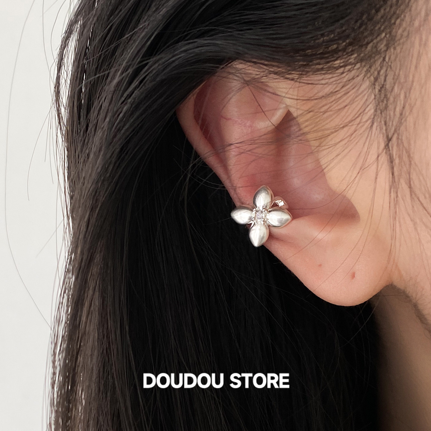 DOUDOUSTORE 原创设计感无耳洞耳骨夹简约高级花朵气质甜酷耳饰女