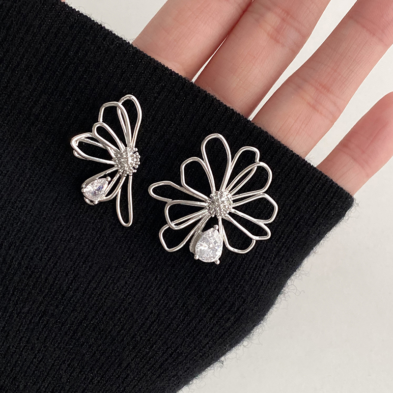 doudoustore花朵耳环