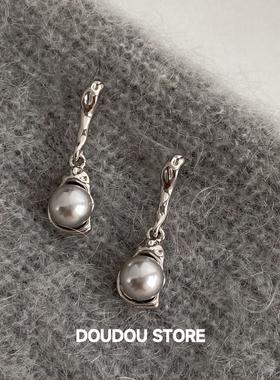 DOUDOUSTORE 925银针液态几何清冷灰色珍珠长款耳钉耳环巴洛克女
