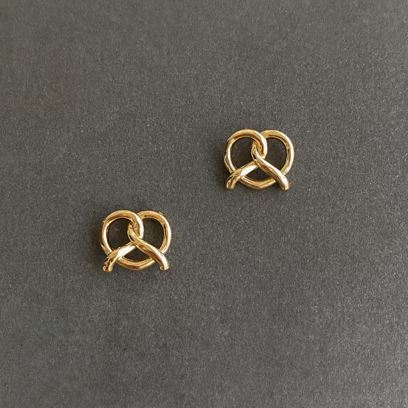 DOUDOUSTORE碱水面包925银针韩系几何爱心耳钉小众设计感金属耳环