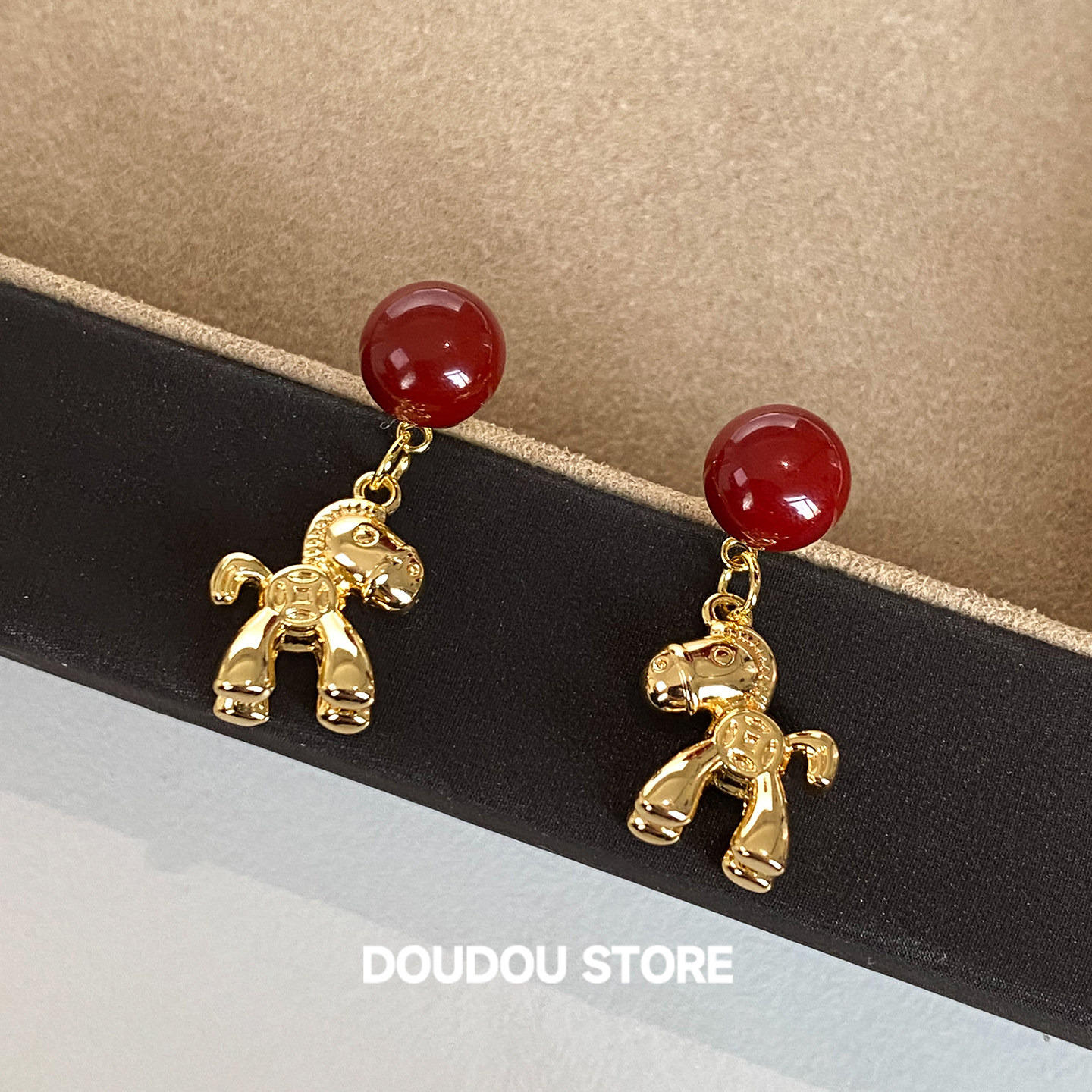 【新品88折】马上有钱酒红色小马耳环女,饰品/流行首饰/时尚饰品新,耳环,淘宝优惠券,粉丝福利购,淘宝优惠卷