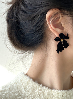 DOUDOUSTORE秘密花园925银针黑绒花秋冬新款黑色丝绒花朵耳环耳饰