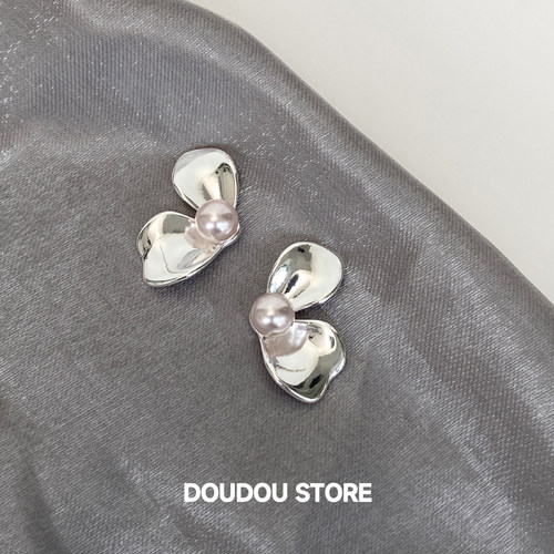 doudoustore花瓣珍珠耳环