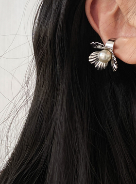 DOUDOU STORE  褶皱珍珠花朵耳骨夹无耳洞女新款轻奢小众INS独特