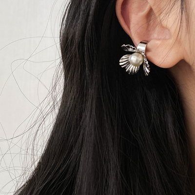 doudoustore珍珠花朵耳骨夹