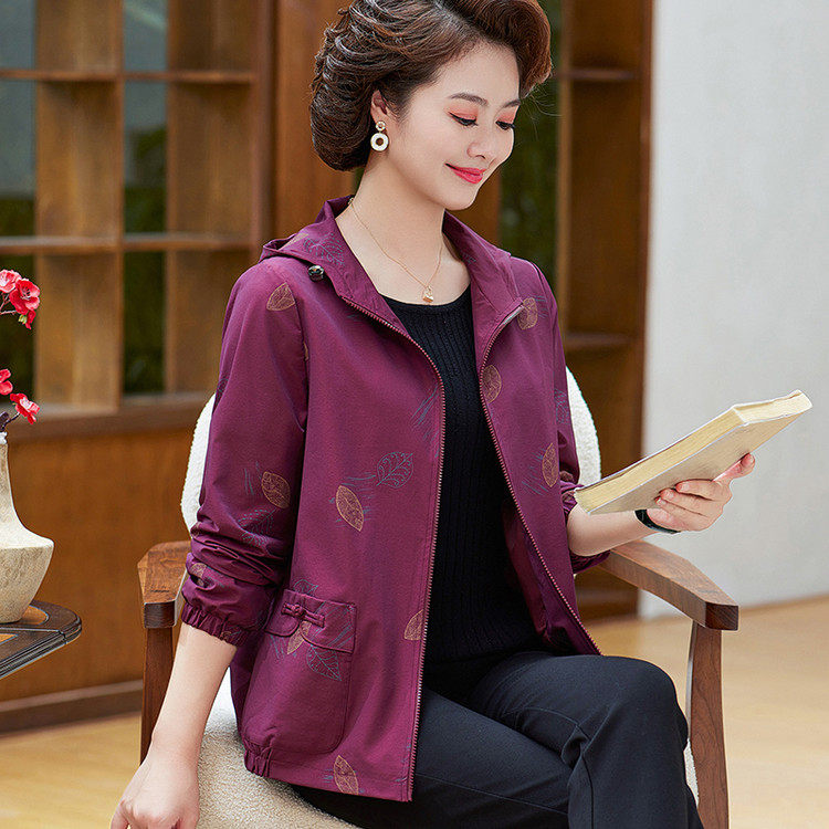 2026春款妈妈装拉链连帽外套中老年人女风衣60多岁奶奶装短款夹克