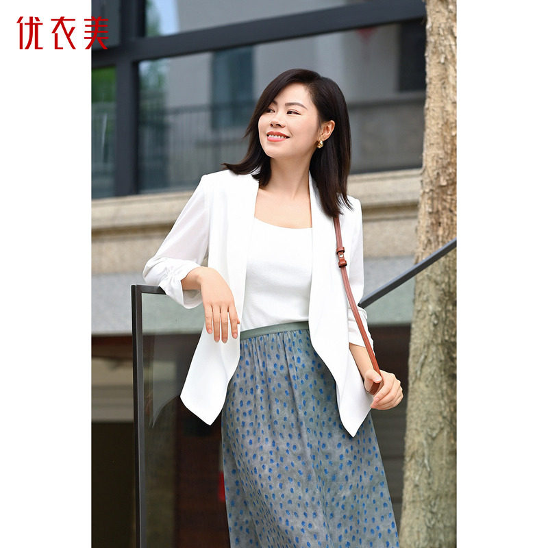 优衣美2025春新款通勤七分袖灯笼袖修身女西装外套16142