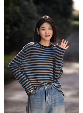 优衣美春季新款复古风条纹绵羊毛针织衫女长袖套头圆领14950