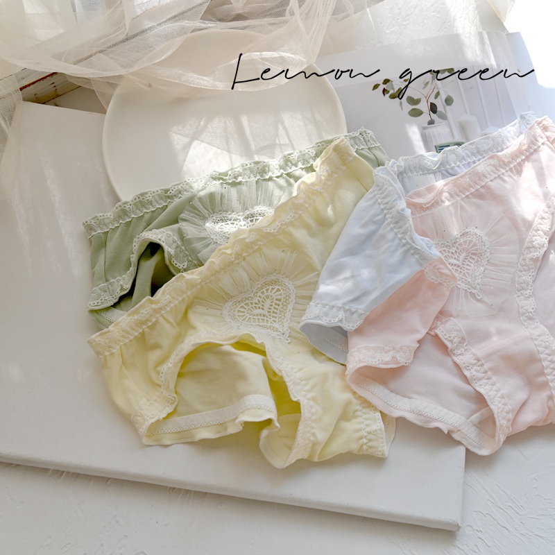 刺绣爱心中低腰荷叶边三角短裤