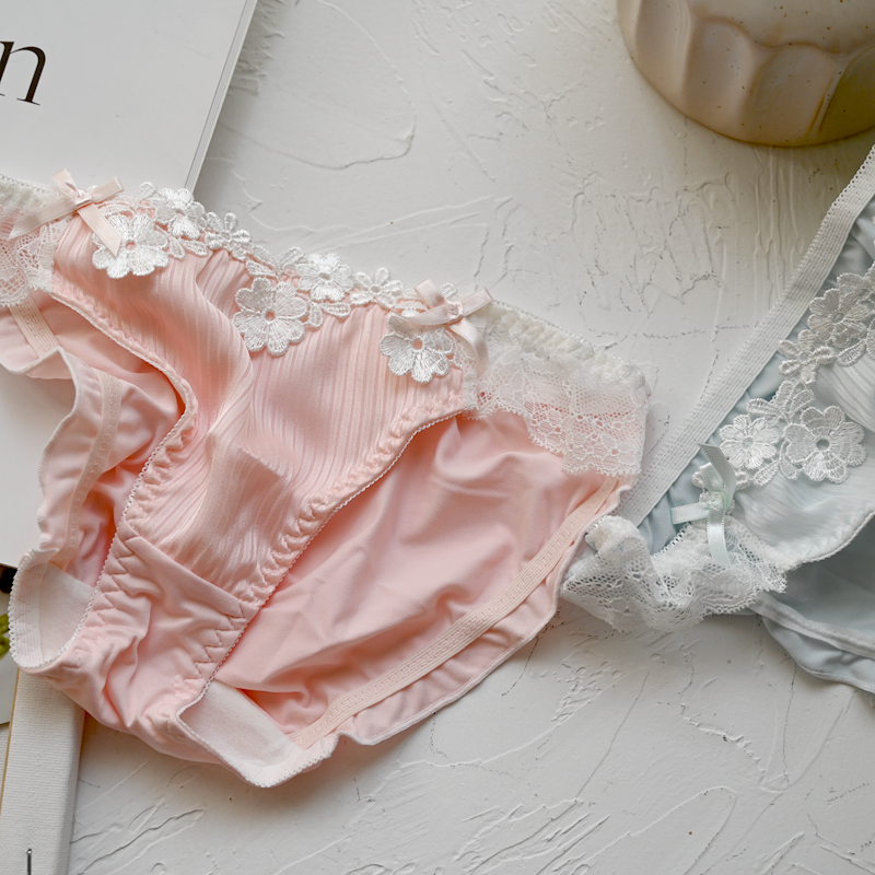 清新初恋纯欲日系甜丝滑透气牛奶丝低腰内裤无痕蕾丝三角裤