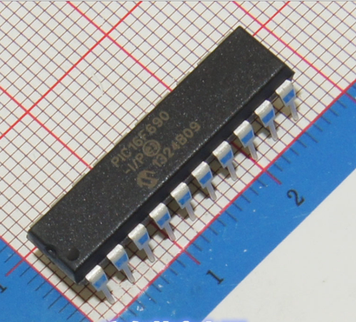 PIC16F690-I/P PIC16F690 DIP-20 微控制器 原装