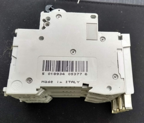 KQ10C332 Schneider / Square D KQ 32 Amp Type C 3.P Triple Po