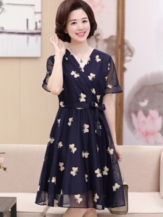 年轻妈妈夏装连衣裙小个子洋气40岁50中老年女装气质显瘦中年裙子