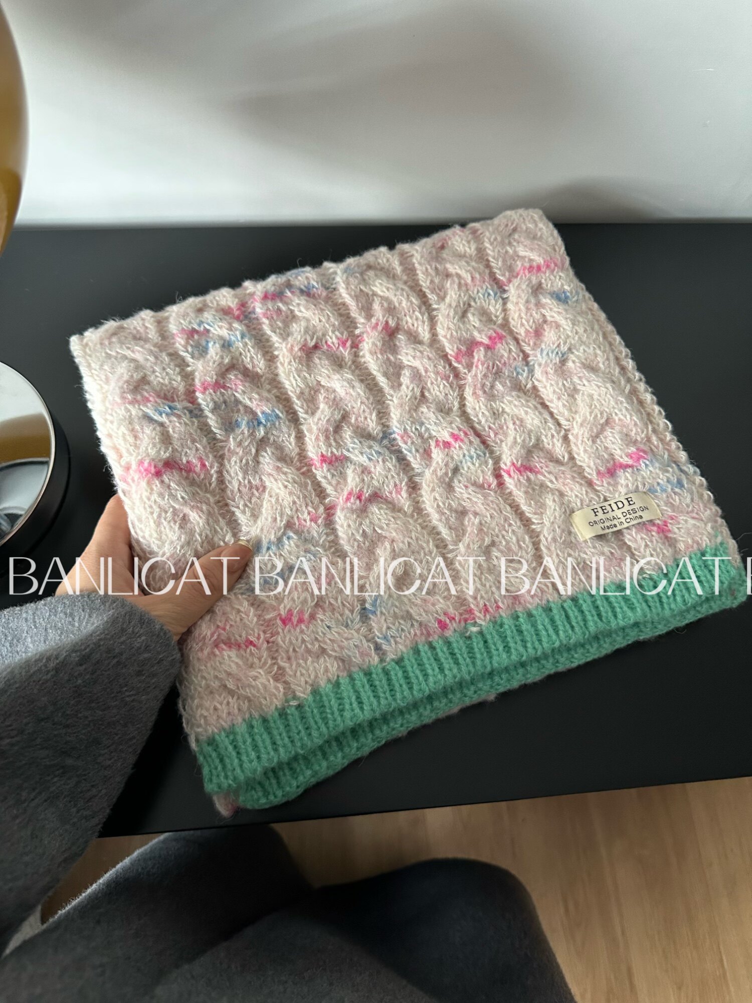 Banlicat 秋冬保暖新品彩虹麻花加厚显白羊毛混纺围巾女韩版围脖