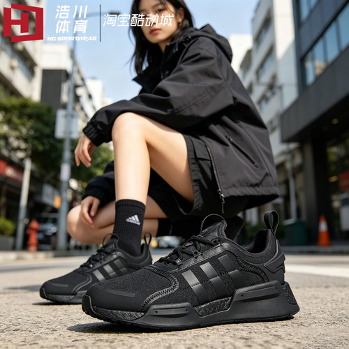 阿迪达斯BOOST爆米花跑步鞋