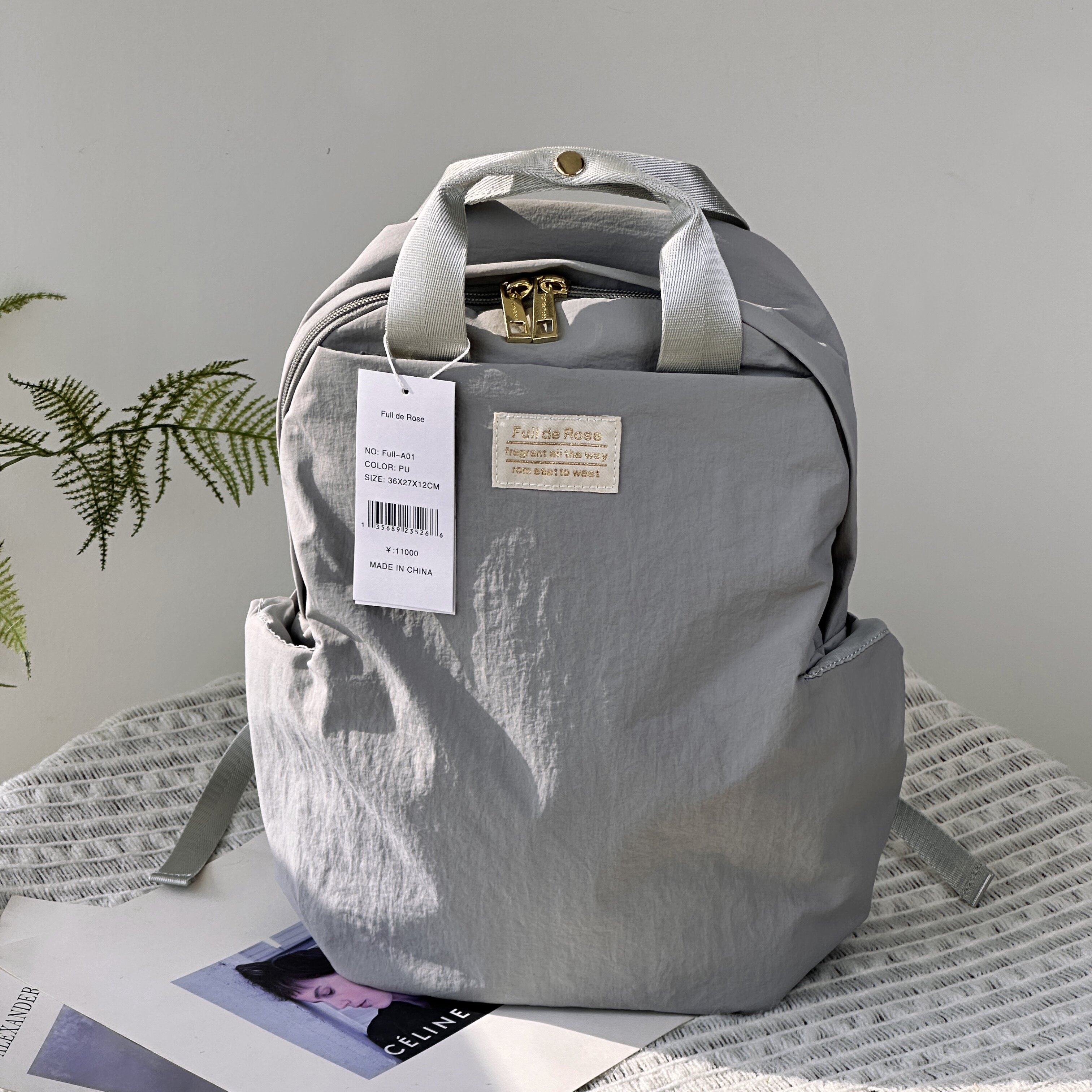 不到0.3kg超轻防水双肩包女轻便登山包旅行背包男女14英寸电脑包