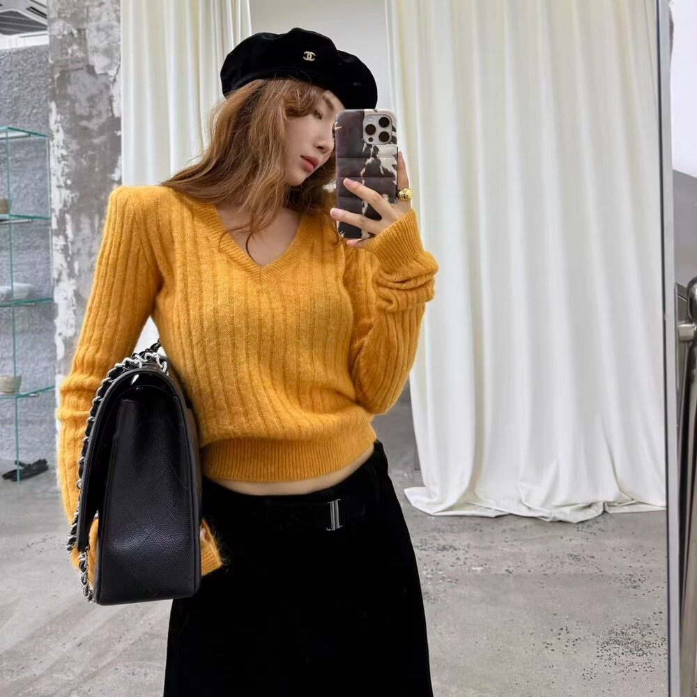 ALL IN韩系2025冬季新款时尚V领纯色垫肩超细马海毛长袖毛衣上衣